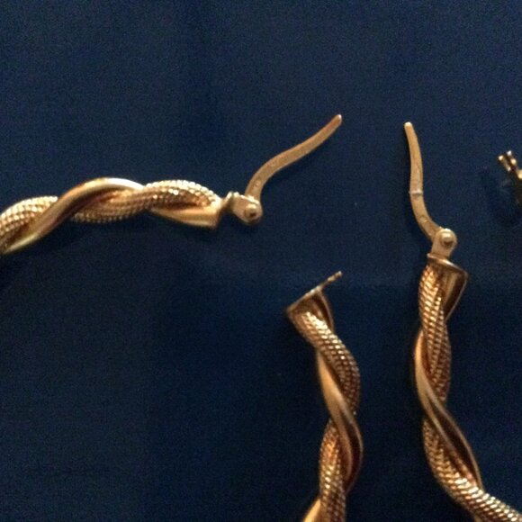18k solid gold twisted hoop earrings 1.5" - Picture 3 of 7